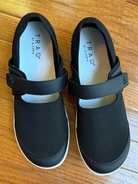 TRAQ by Alegria Black Knit Qutie Mary Jane Sneaker NWOB Size 40 / 9.5-10
